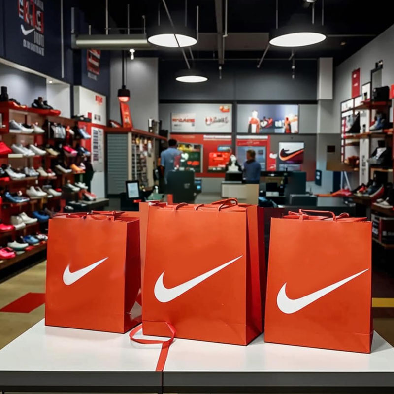 Бумажные пакеты бренда Nike